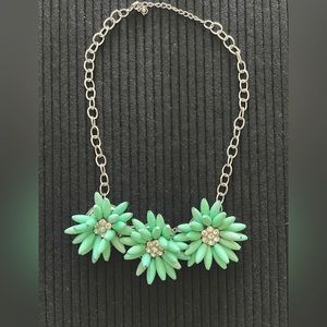 Trendy flower necklace